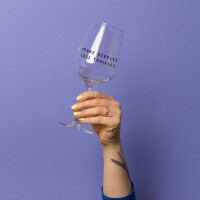 "More Bubbles Less Troubles" Weinglas by Johanna Schwarzer × selekkt