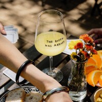 "The Queen Has Arrived" wine glass by Johanna Schwarzer × selekkt