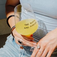 "The Queen Has Arrived" wine glass by Johanna Schwarzer × selekkt
